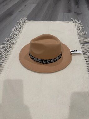 Men's Tan Wide-Brim Fedora with Geometric Band